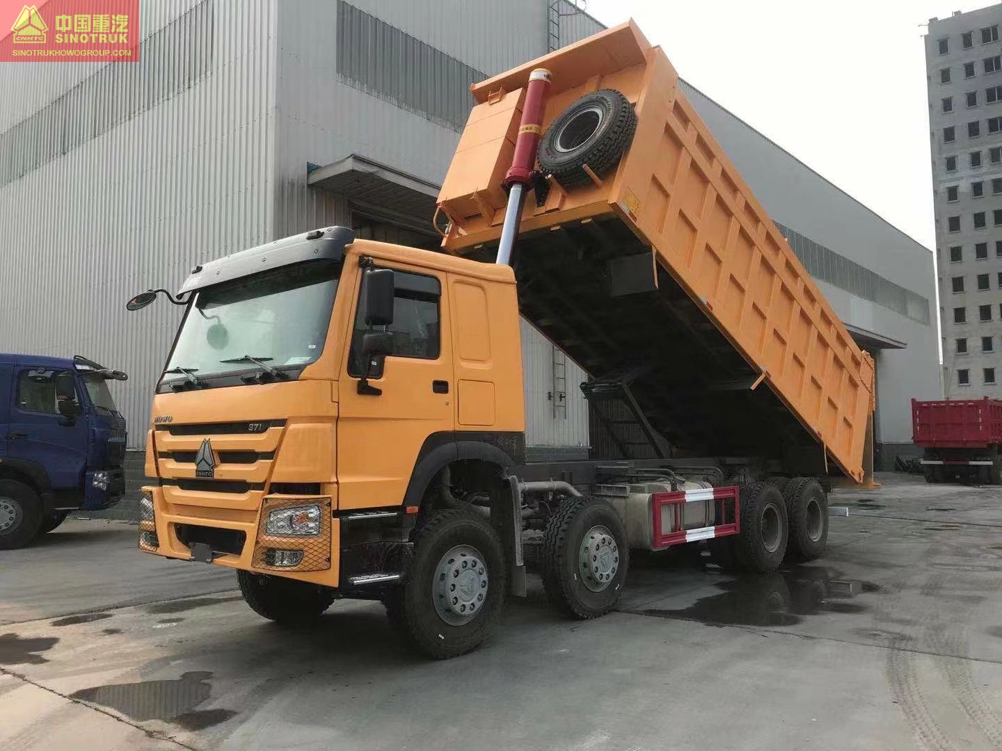 SINOTRUK HOWO 8X4 DUMP TRUCK