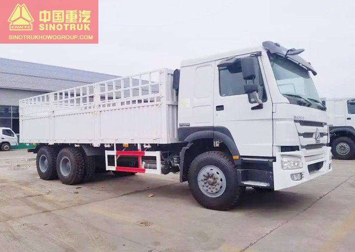 SINOTRUK HOWO Brand 3 Axles 64 Fence Cargo Truck Heavy Duty Stake Cargo Lorry Transportation Trucks