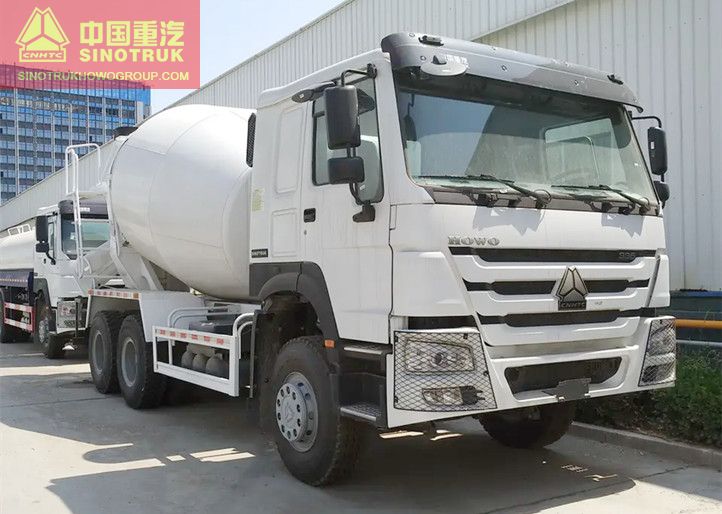 Sinotruk Howo Mixer Truck  8-10cbm